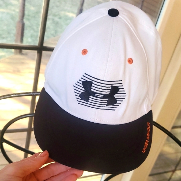 Under Armour White and Black Embroidered Logo Fitted‎ Sz. L-XL Baseball Cap - Picture 1 of 5